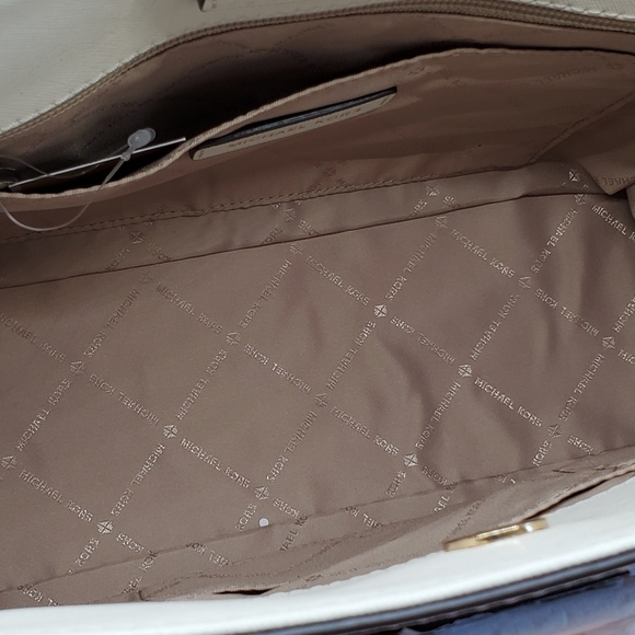 SOLD!!!!  MICHAEL KORS | Hamilton Satchel - Picture 5 of 7